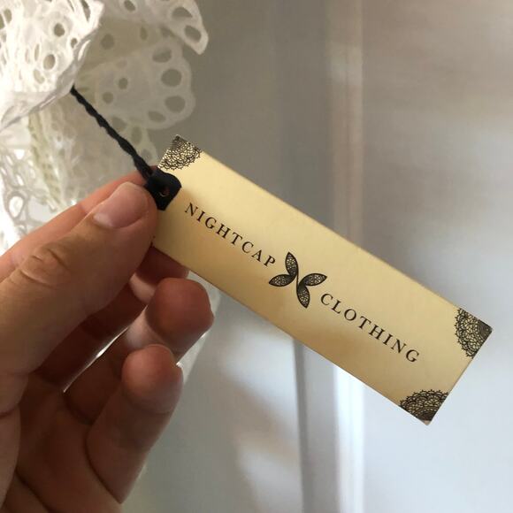 $598 Nightcap Clothing White Eyelet Lace Tie Behind Dress New with tags size 1 - Picture 6 of 12